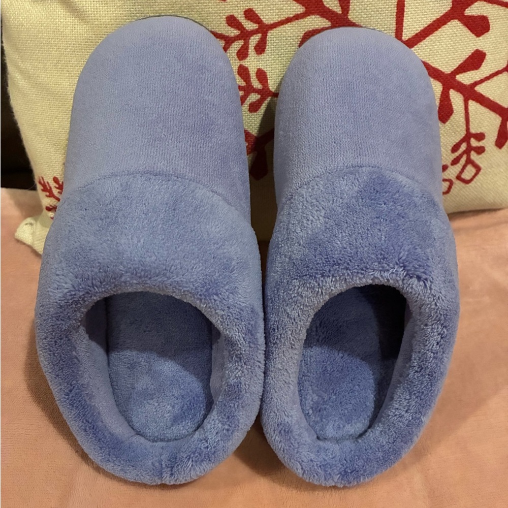 New Isotoner Slippers